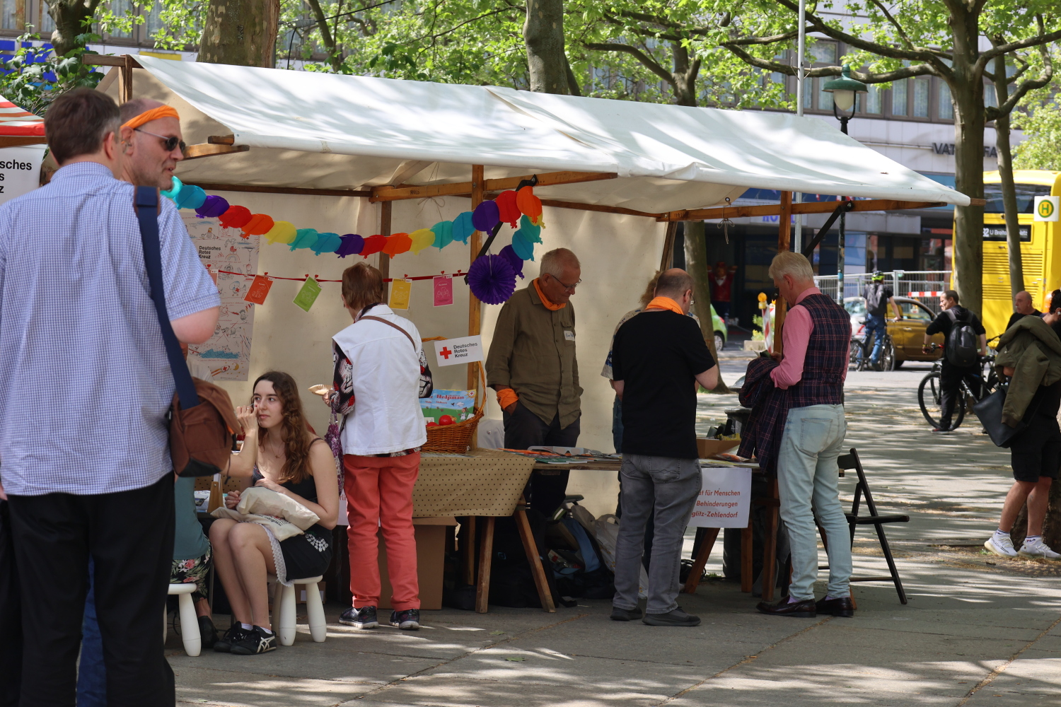 Stände der DRK und des Beirats für Menschen mit Behinderungen