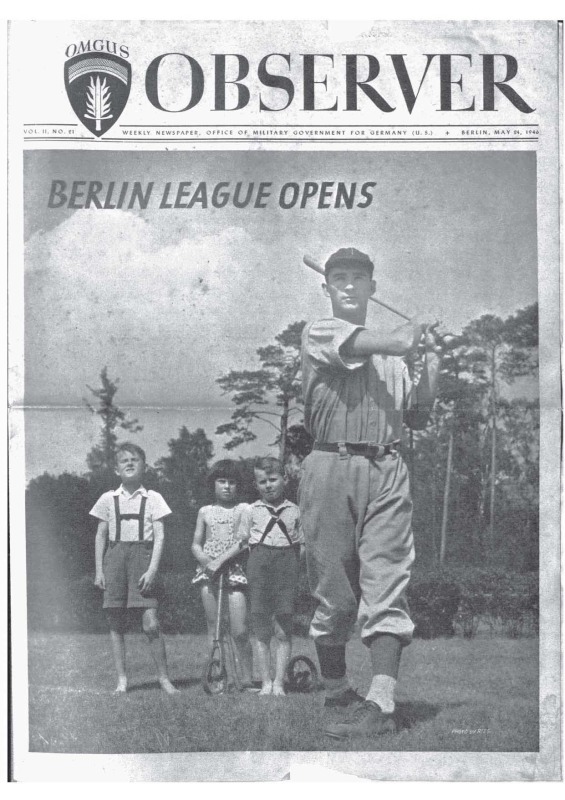 Kinder beobachten im Mai 1946 den Fänger des OMGUS Baseball Teams im "Berliner Hockey Club"