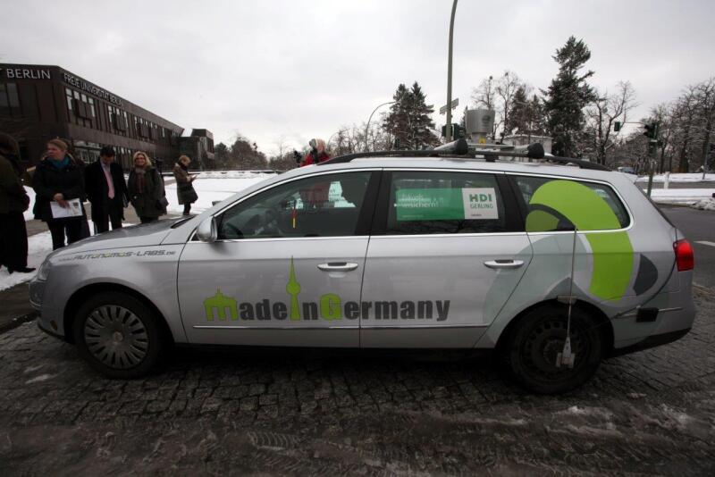 Vorstellung des mitdenkenden Autos mit neuester Sensor- und Informationstechnologie