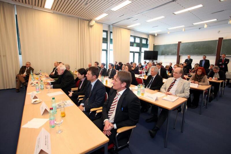 Abschließendes Expertengespräch im Max Planck Institut für Molekulare Genetik mit zahlreichen Vertretern aus den Bereichen Wirtschaft, Technologie und Forschung