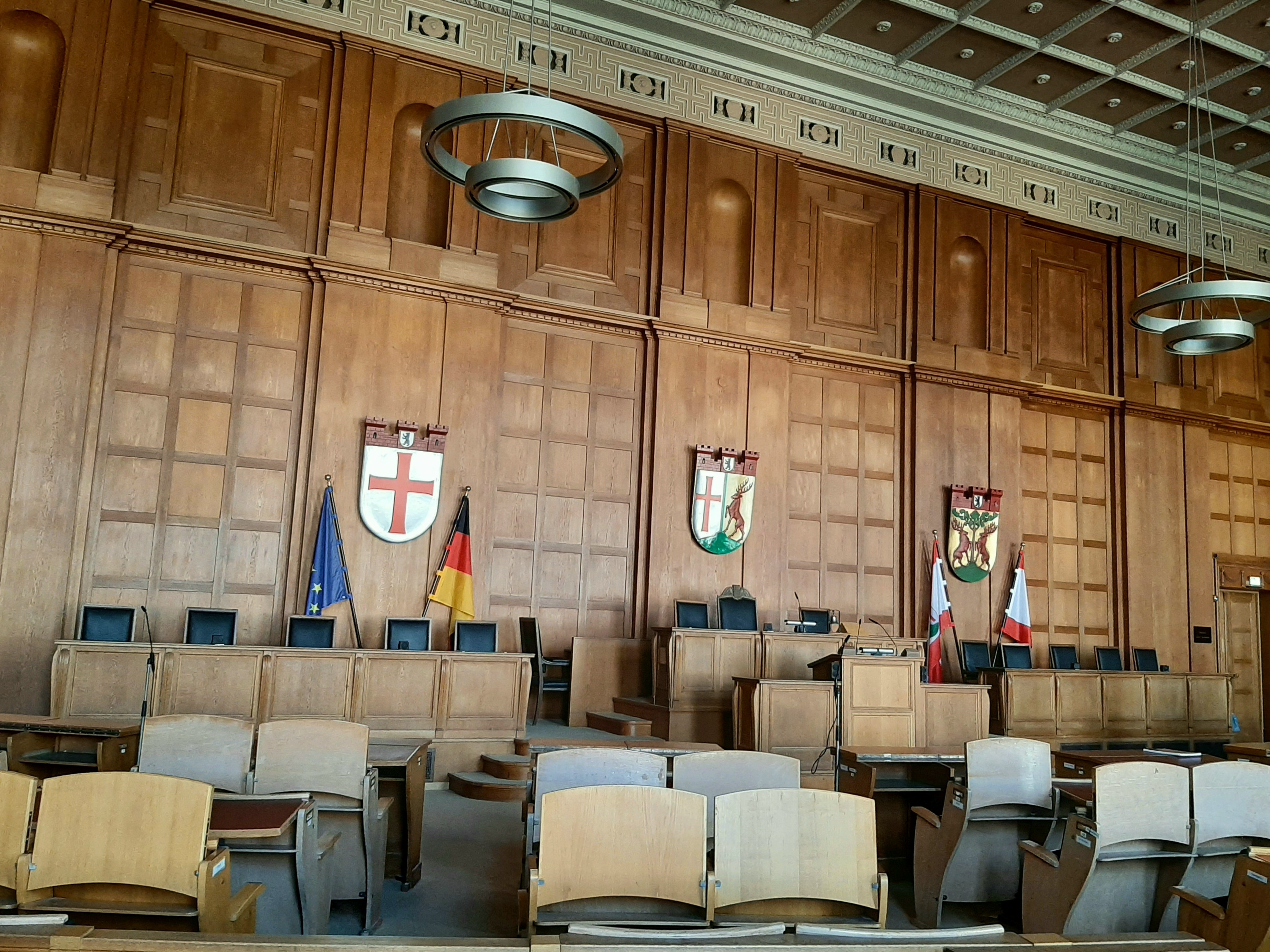 Historischer Sitzungssaal im Rathaus Schöneberg