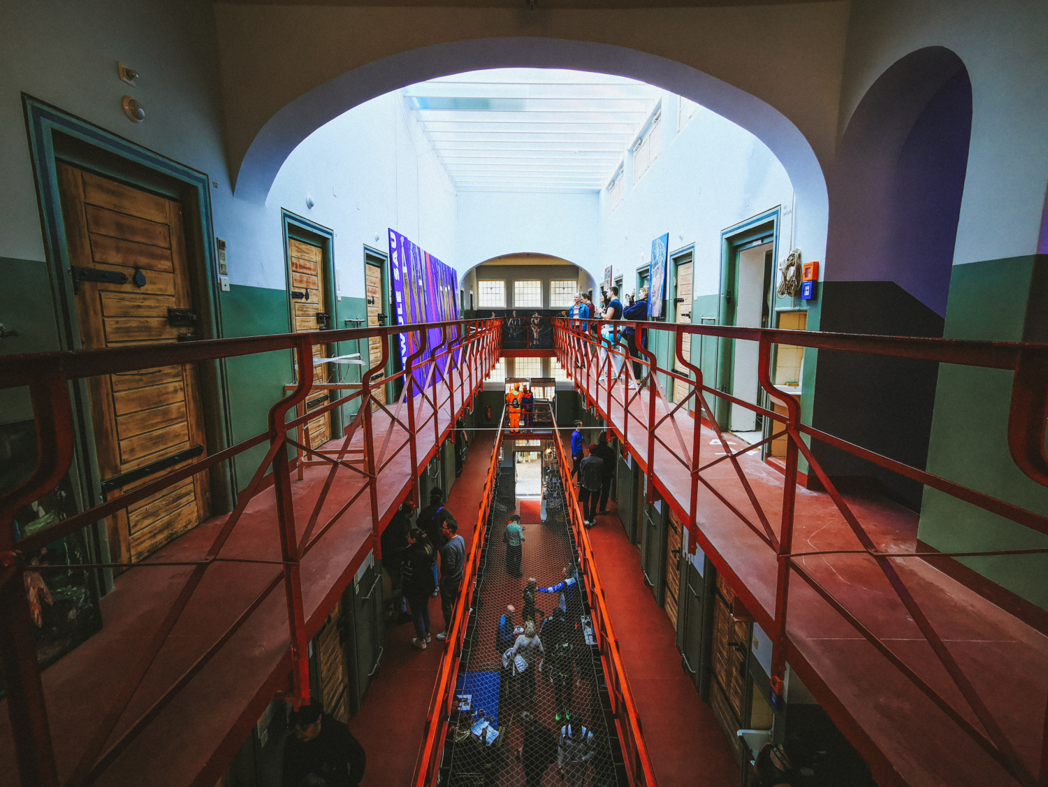 Blick in den Zellentrakt des ehemaligen Frauengefängnis Söhtstraße, heute „The Knast“