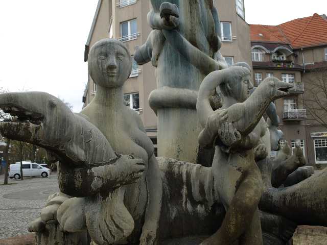 *Zeli-Brunnen aus der Nähe*
