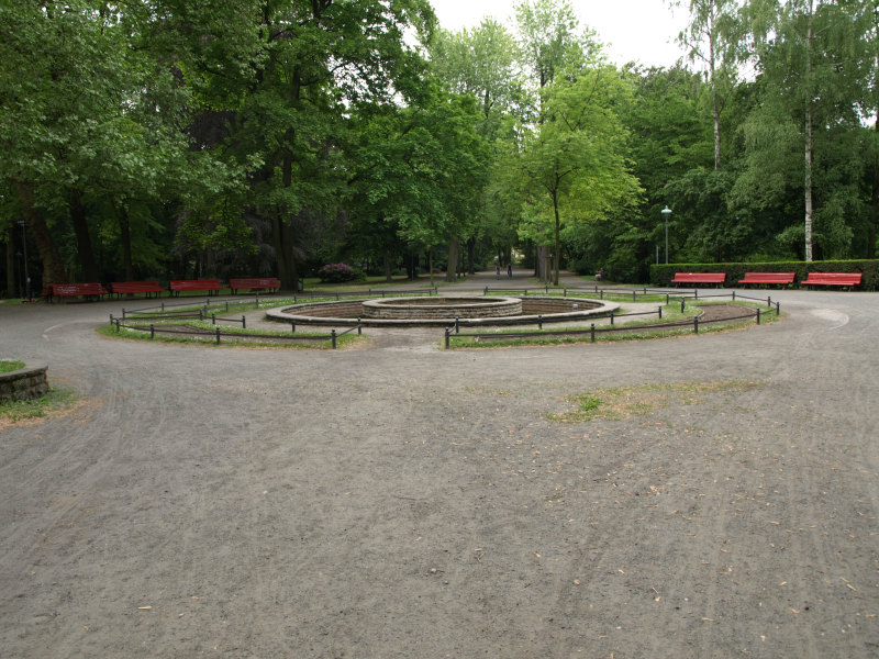 Das Rondell mit Springbrunnen im Stadtpark Steglitz.