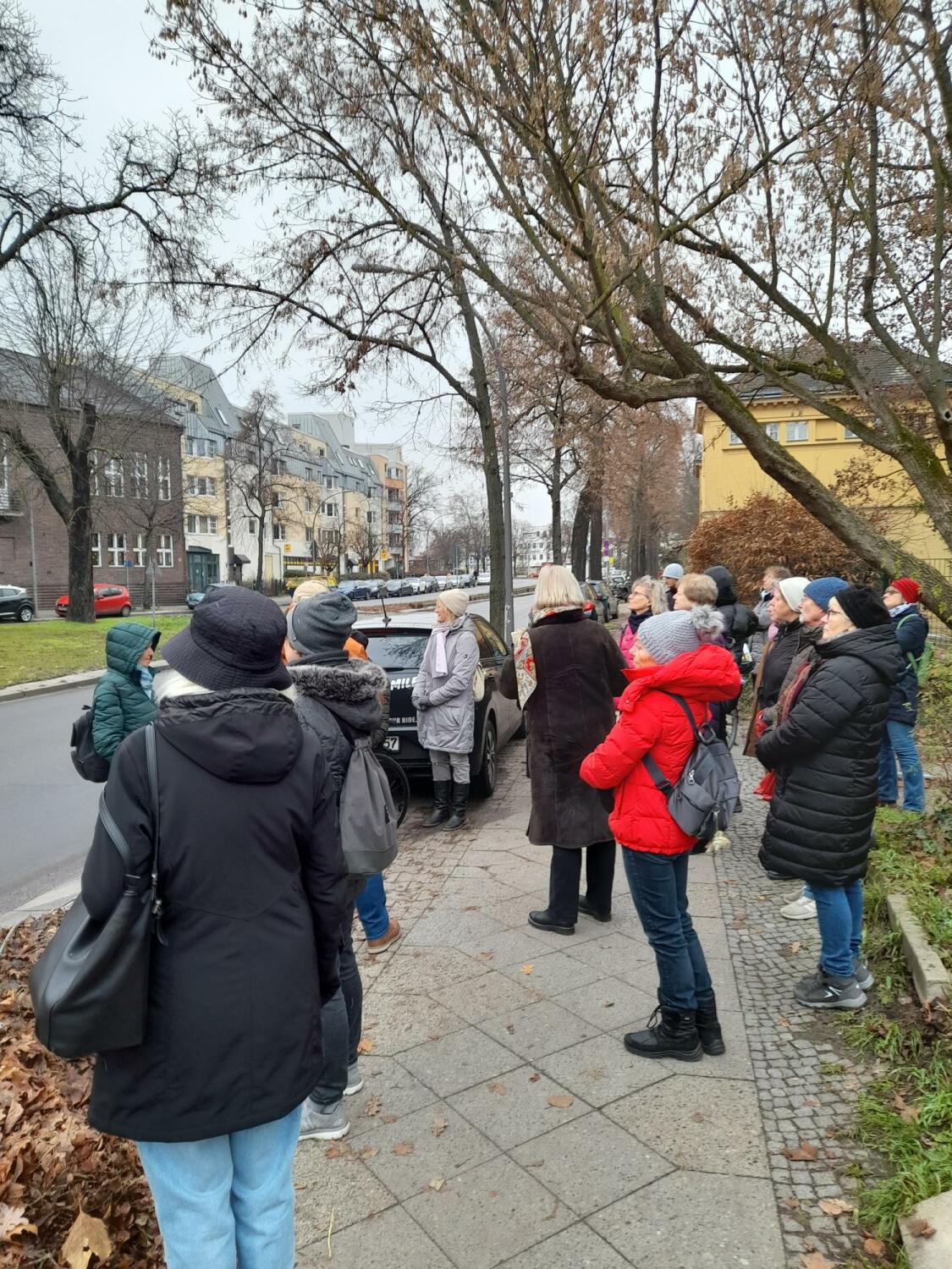 Gruppe von Teilnehmenden des 2. Kulturspaziergangs