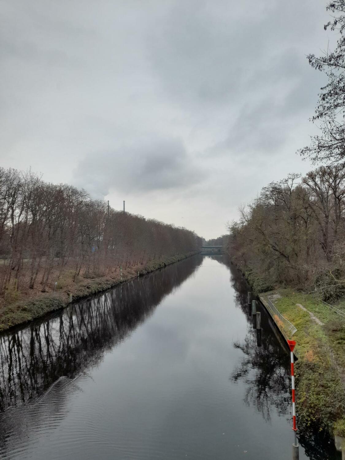 Blick von der Bäkebrücke auf den Teltowkanal