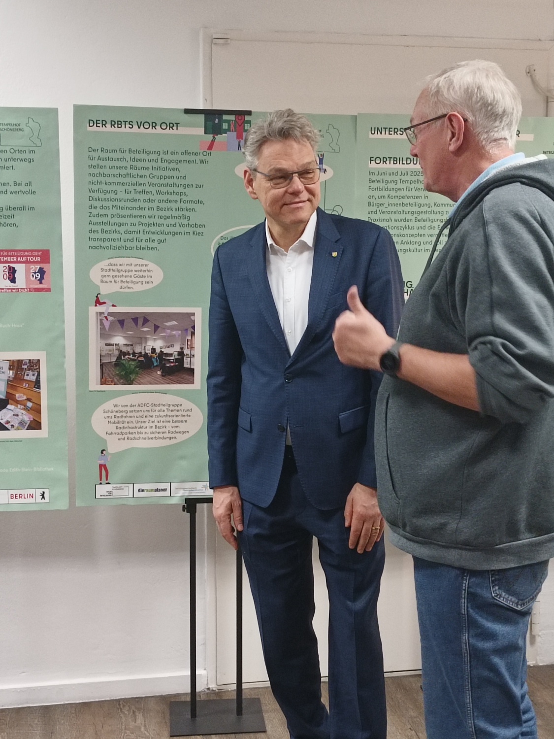 Bezirksbürgermeister Jörn Oltmann im Gespräch