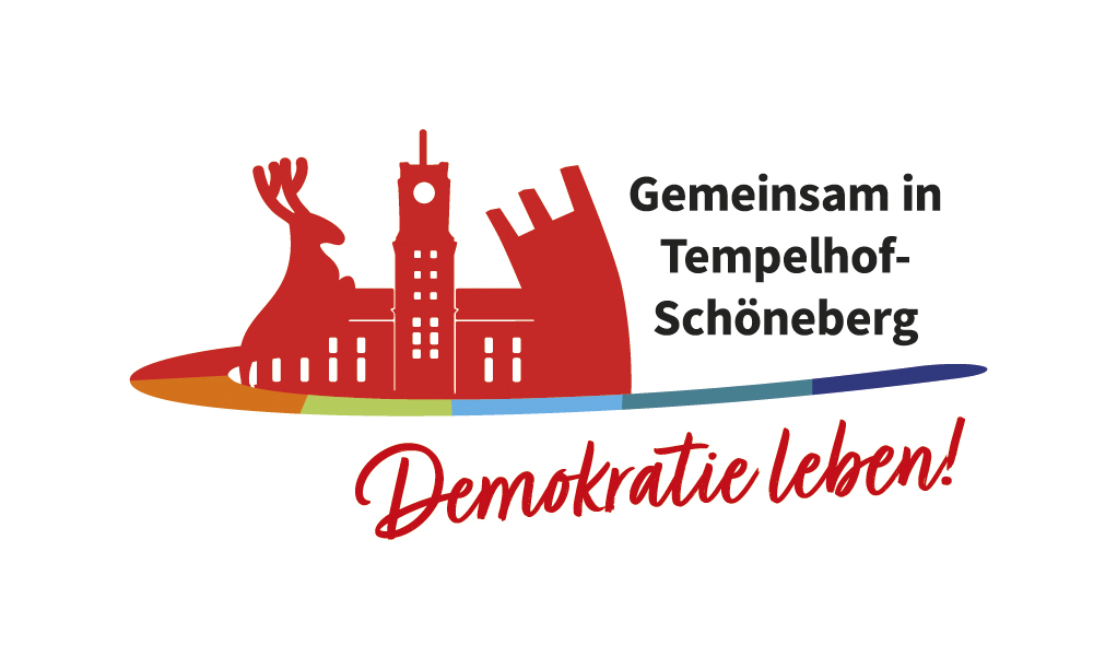 Logo mit dem Titel "Demokratie leben" und dem Slogan "Gemeinsam in Tempelhof-Schöneberg" und einer Abbildung des Rathauses Schöneberg, eingerahmt von einem Hirsch und dem Luftbrückendenkmal.