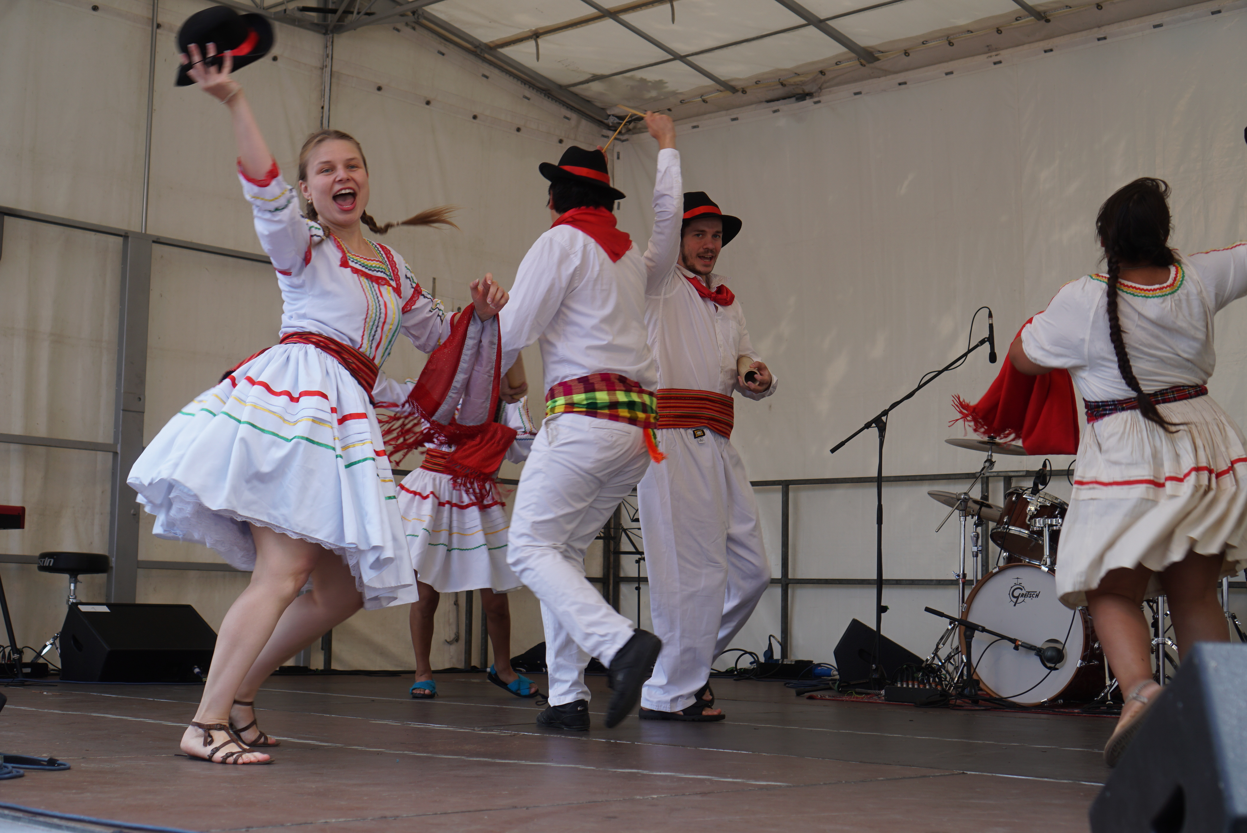 Tanzgruppe auf der Bühne