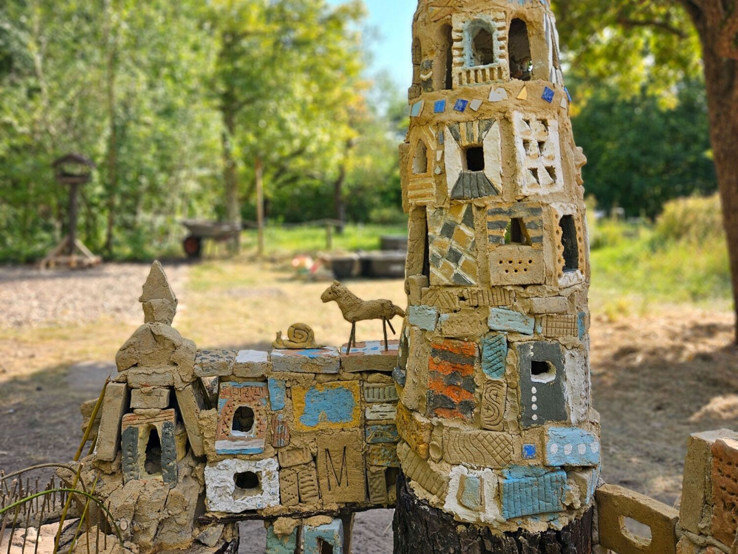 Figuren und Details aus Lehm