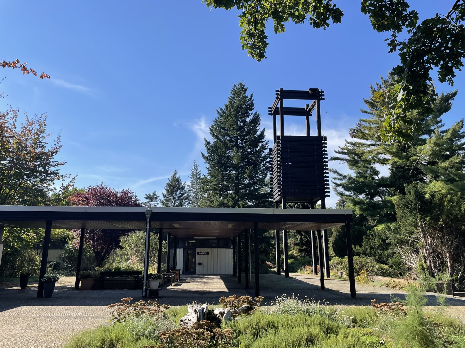Holzturm an der Kapelle Heidefriedhof