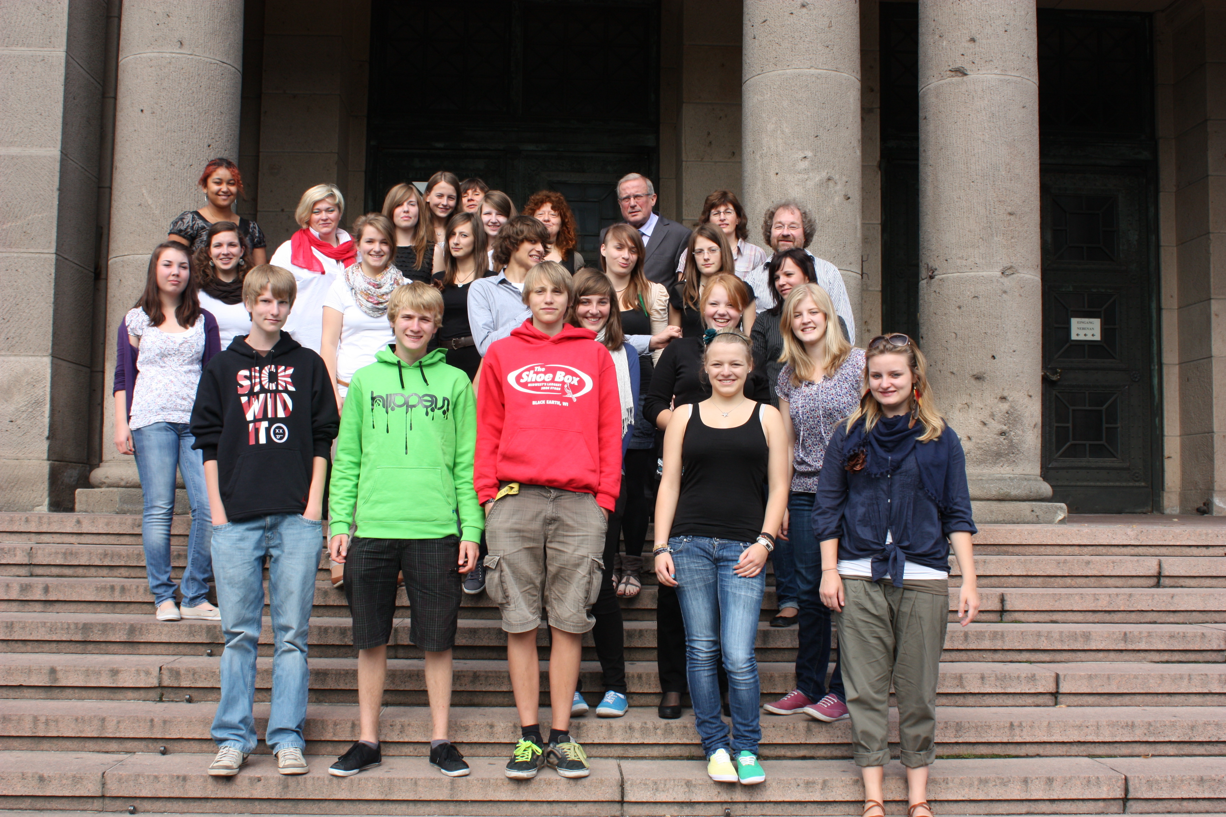 Gruppenfoto mit Jugendlichen