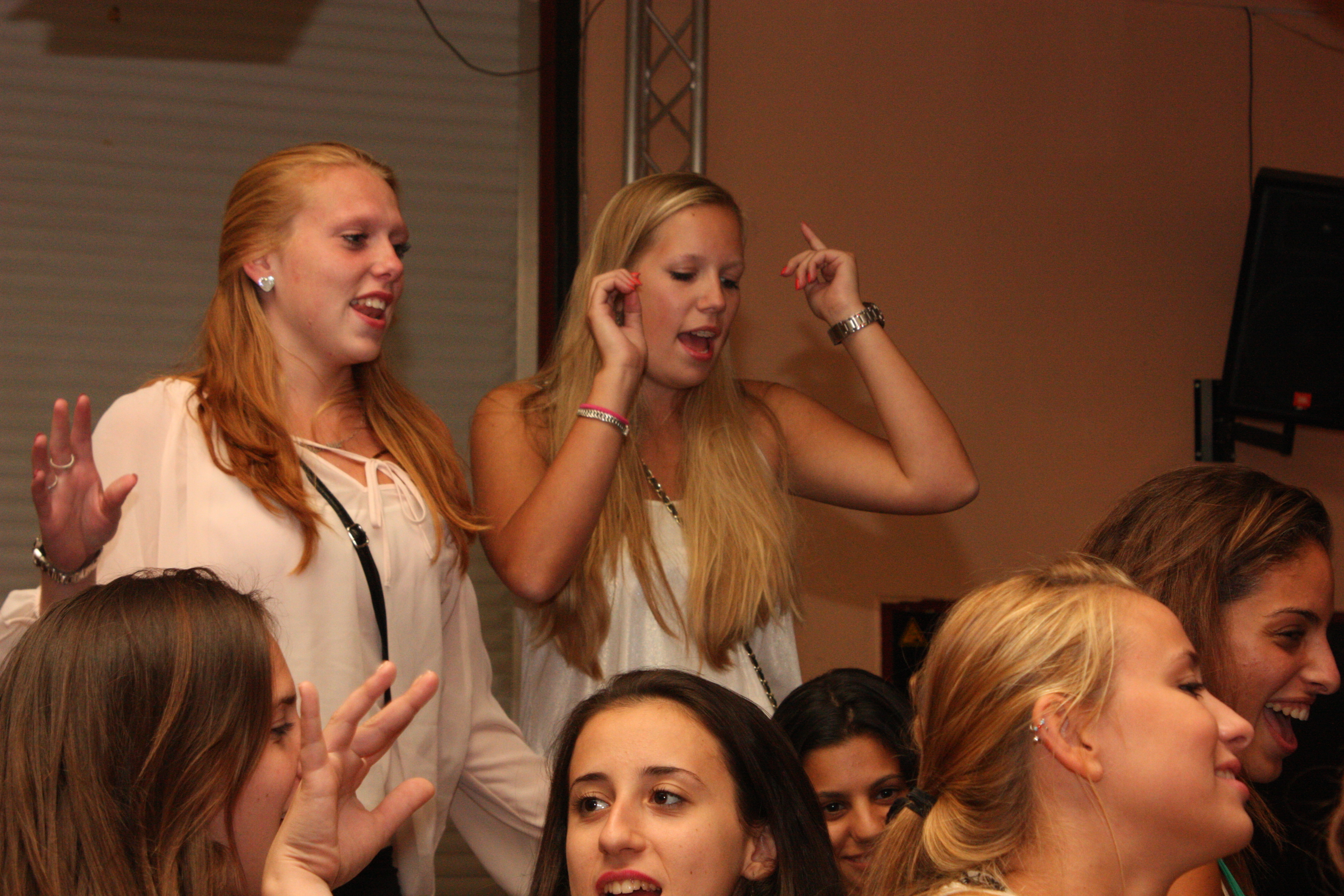 Jubelnde Jugendliche