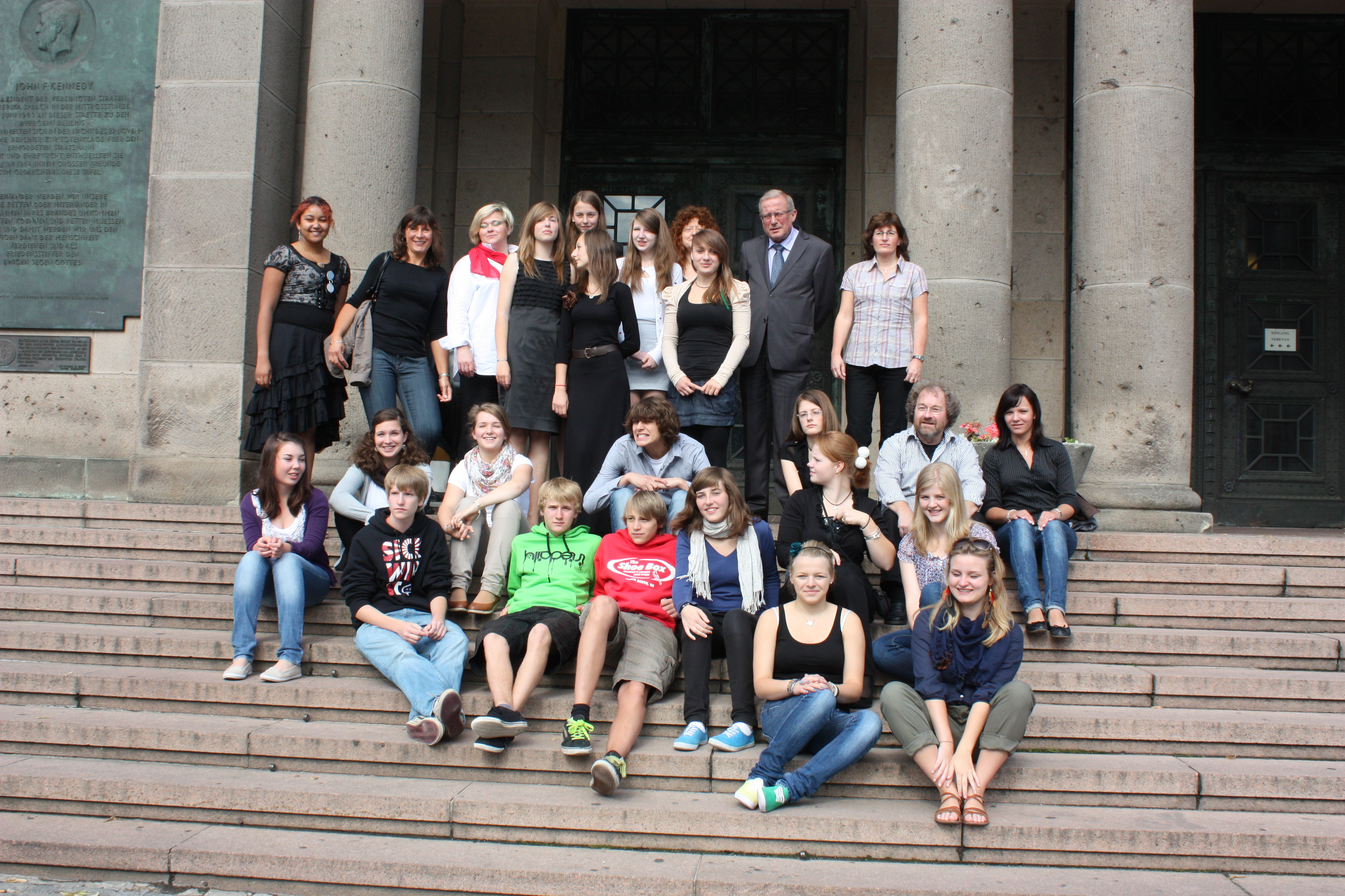 Gruppenfoto mit Jugendlichen