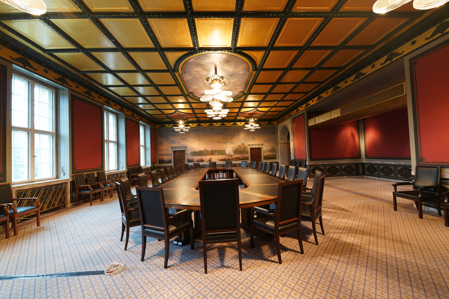 Großer Saal mit goldenen Decke
