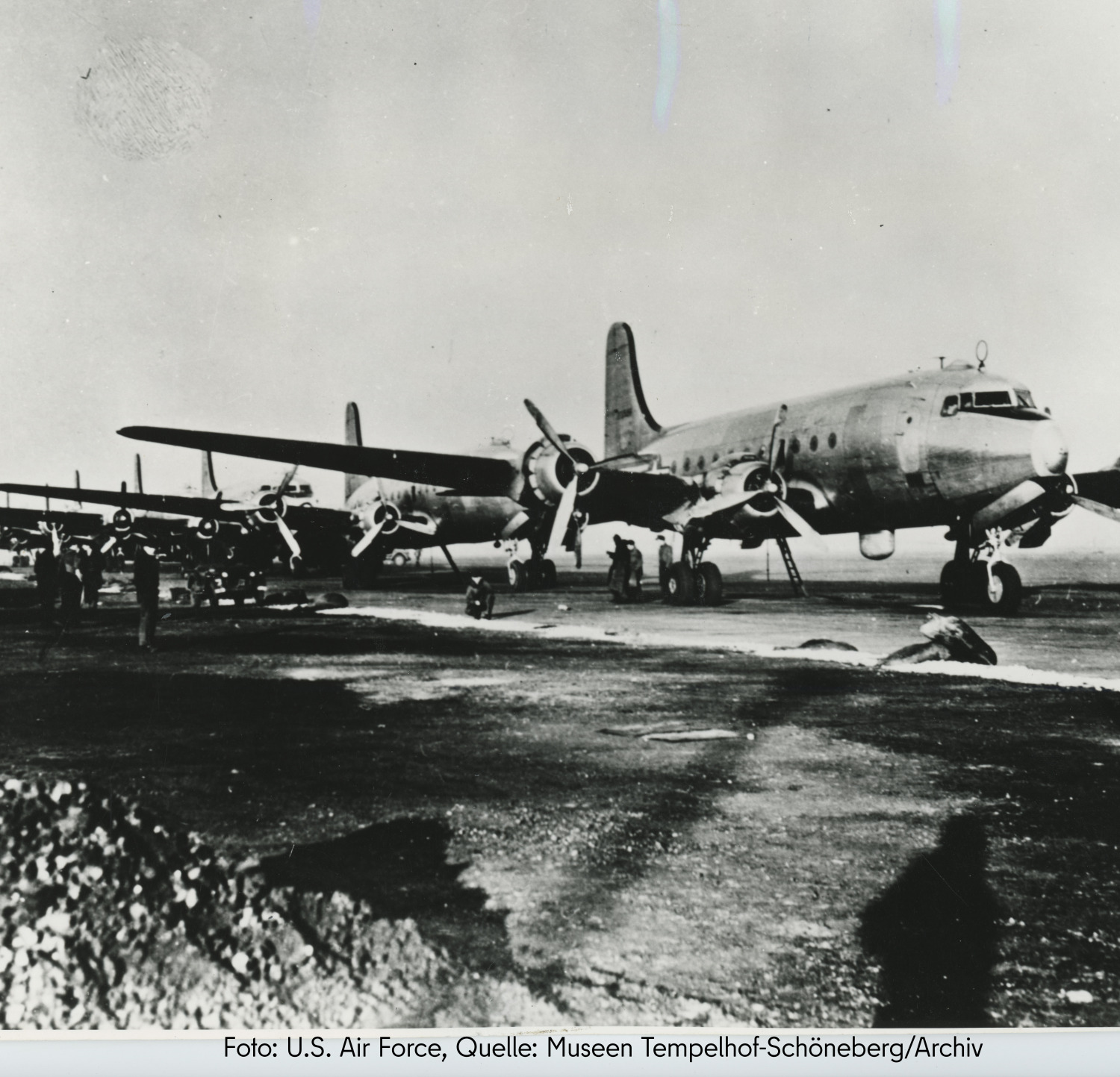 an airplane is unloaded