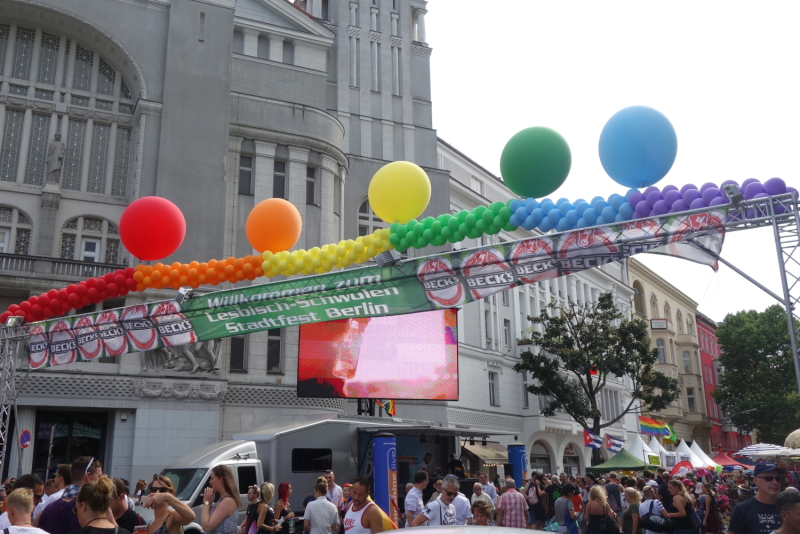 Eingang zum Lesbisch-Schwulen Stadtfest