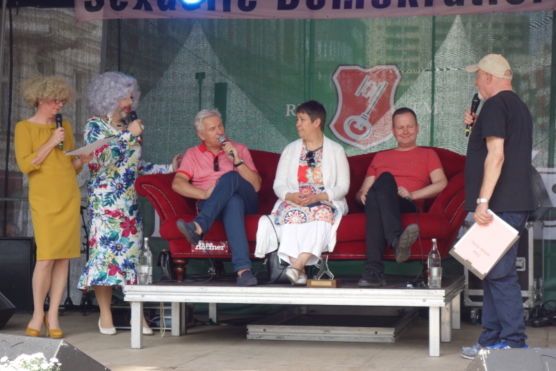 Das wilde Sofa auf dem Lesbisch-schwulen Stadtfest
