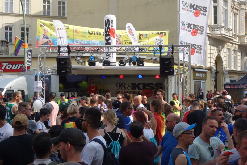 Die Kiss FM Bühne des Lesbisch-schwulen Stadtfestes