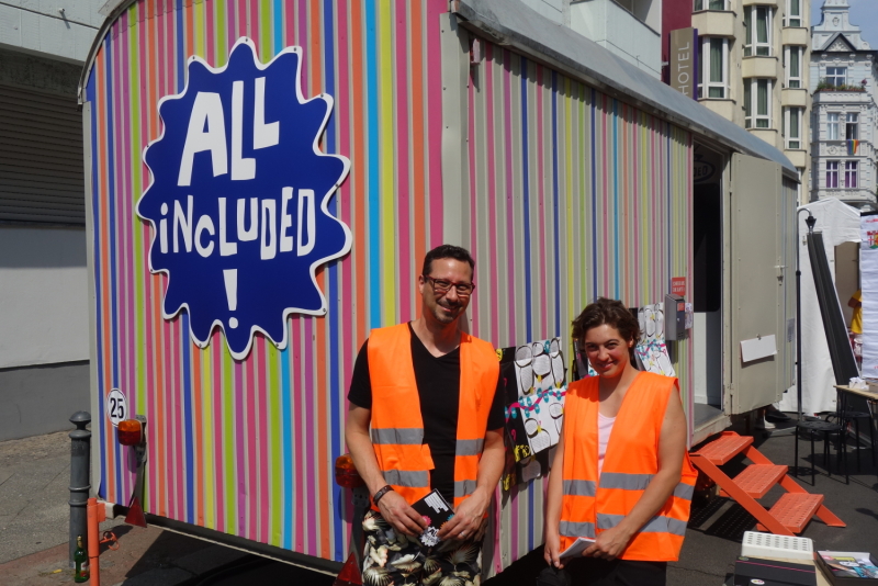 Das „All Included“-Mobil des Jugend Museums auf dem Lesbisch-Schwulen Stadtfest