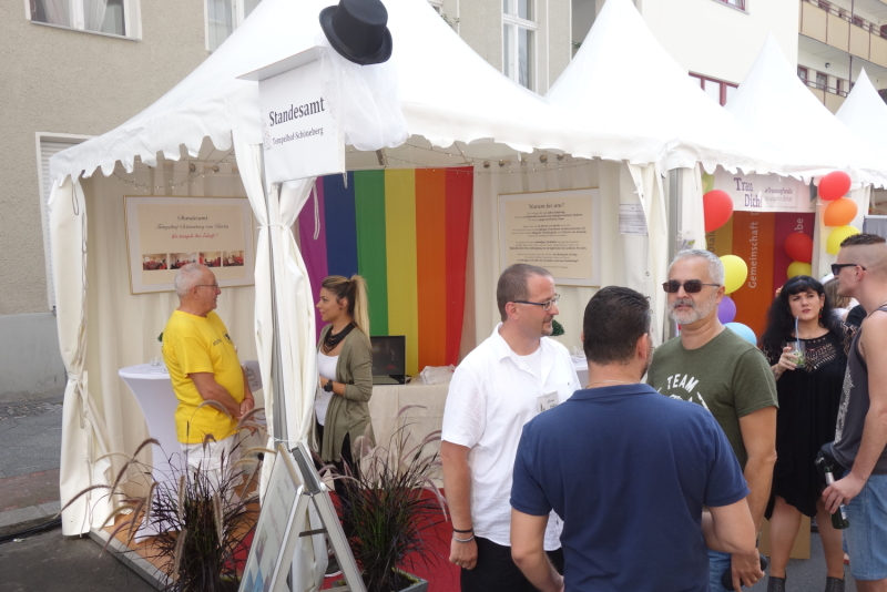 Das Standesamt auf dem Lesbisch-Schwulen Stadtfest