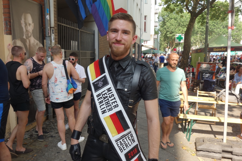 Jens Walker, der Mr. Leather Berlin 2018, auf dem Lesbisch-Schwulen Stadtfest