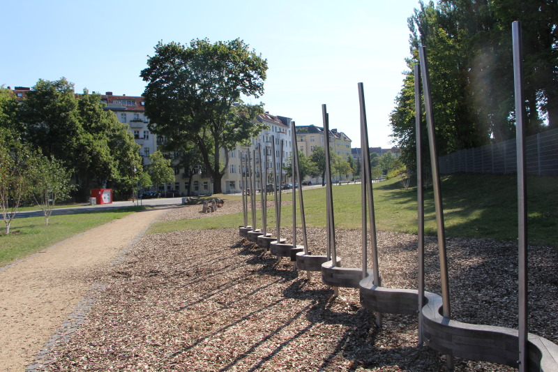 Spielgerät beim Annedore-Leber-Park