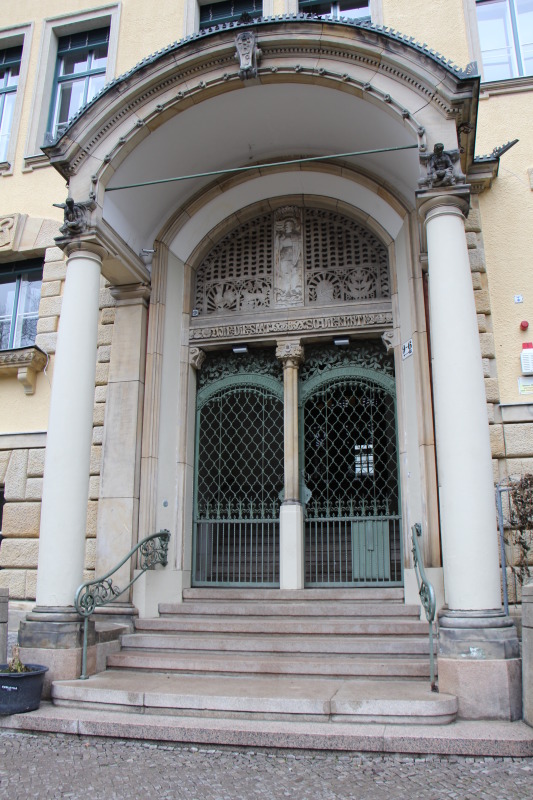 Eingang der Friedrich-Bergius-Schule am Perelsplatz