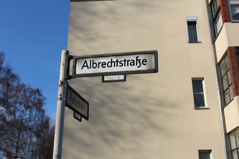 Straßenschild Albrechtstraße
