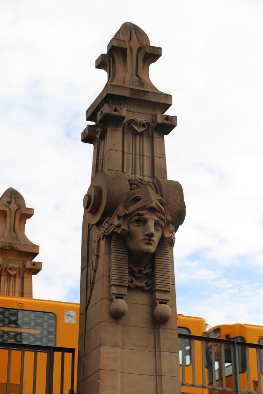 Pfeiler der Hochbahn