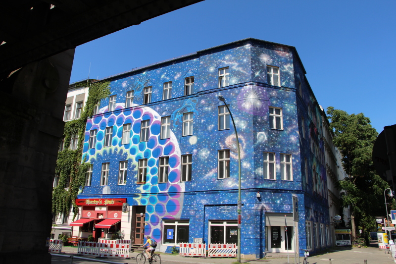 Bundbemaltes altes Haus