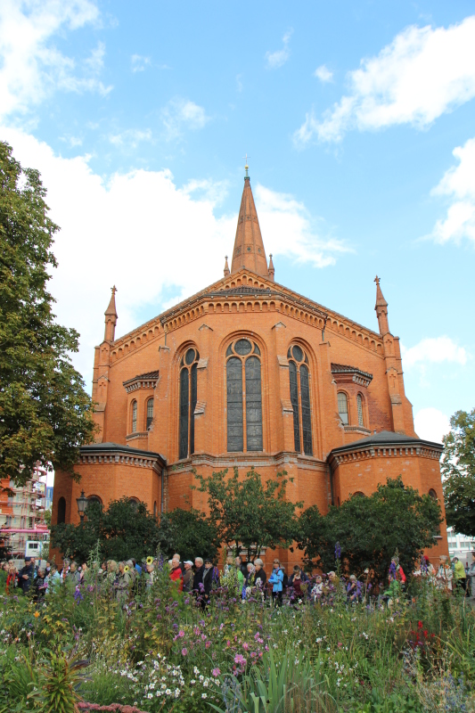Wunderschöne Kirche von vorne fotografiert