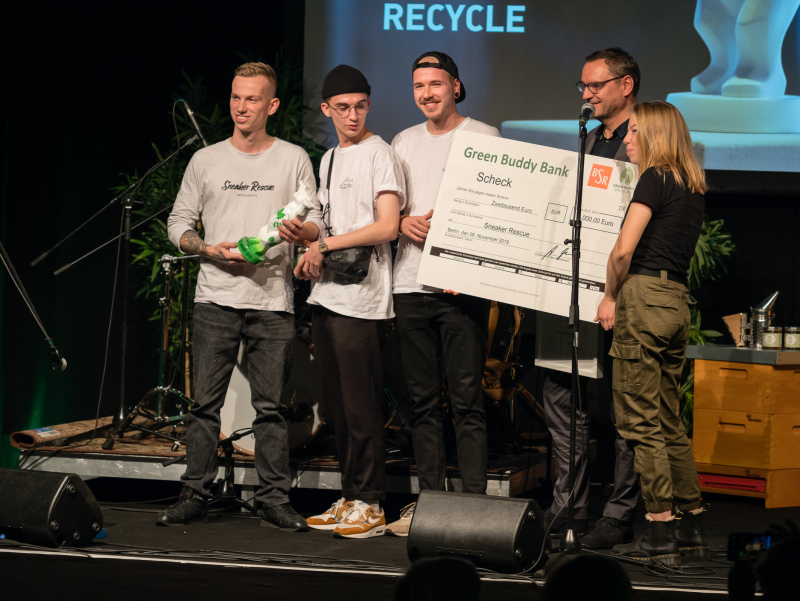 Gewinner der Kategorie Abfallvermeidung/Reduce, Reuse, Recycle ist das Team von Sneaker Rescue