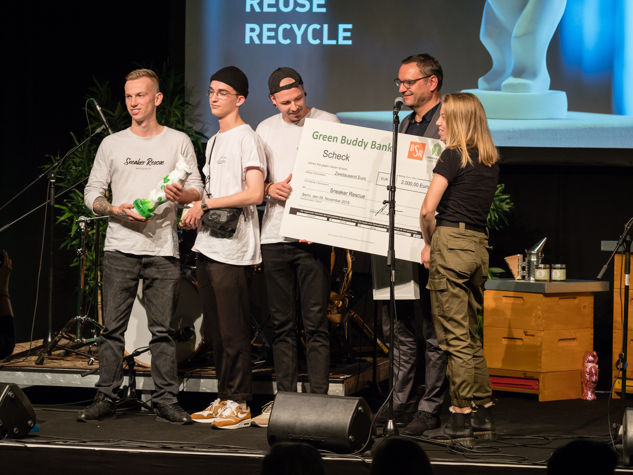 Das Team von Sneaker Rescue auf der Bühne