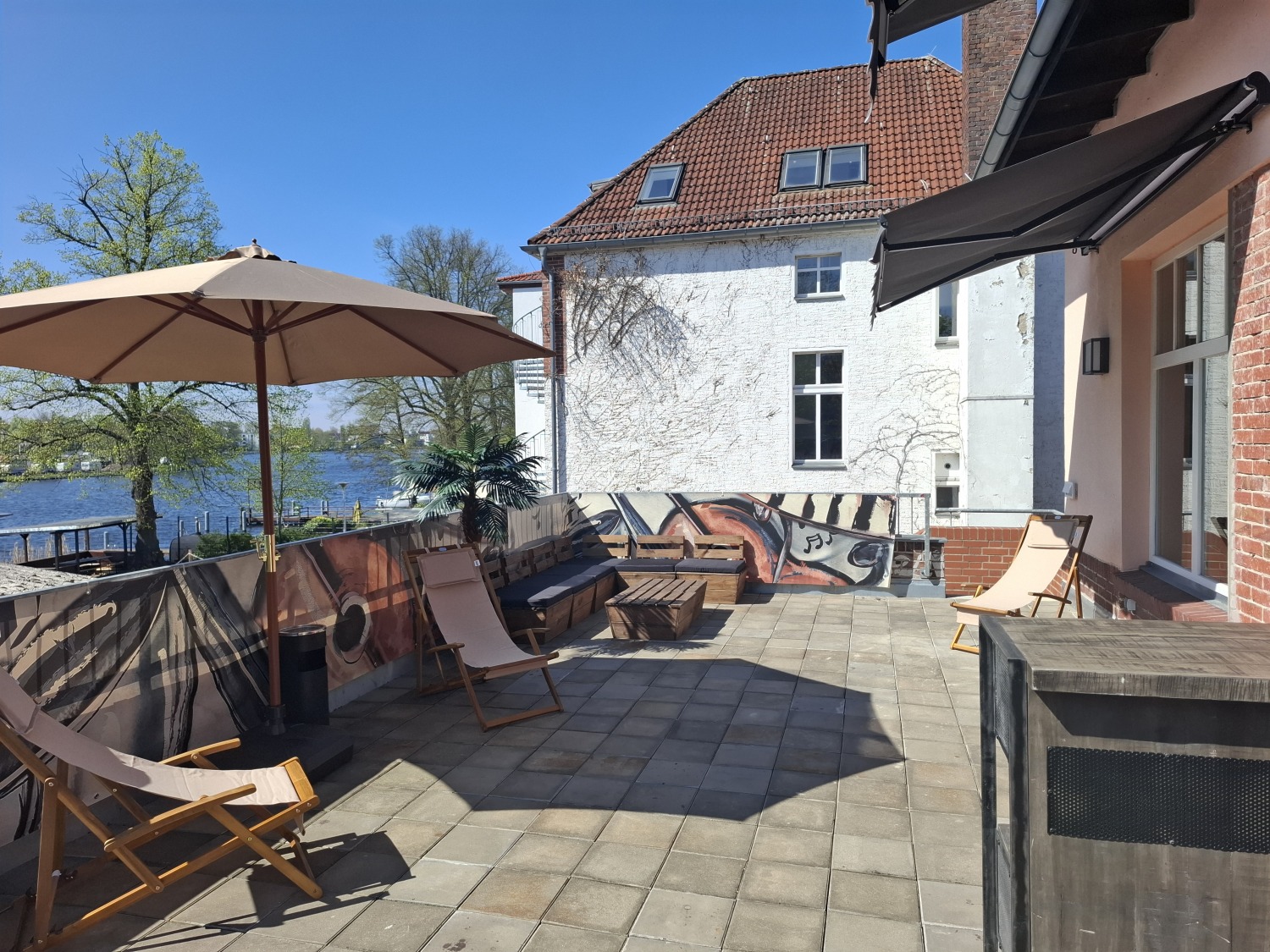 Terrasse der JFE WK14