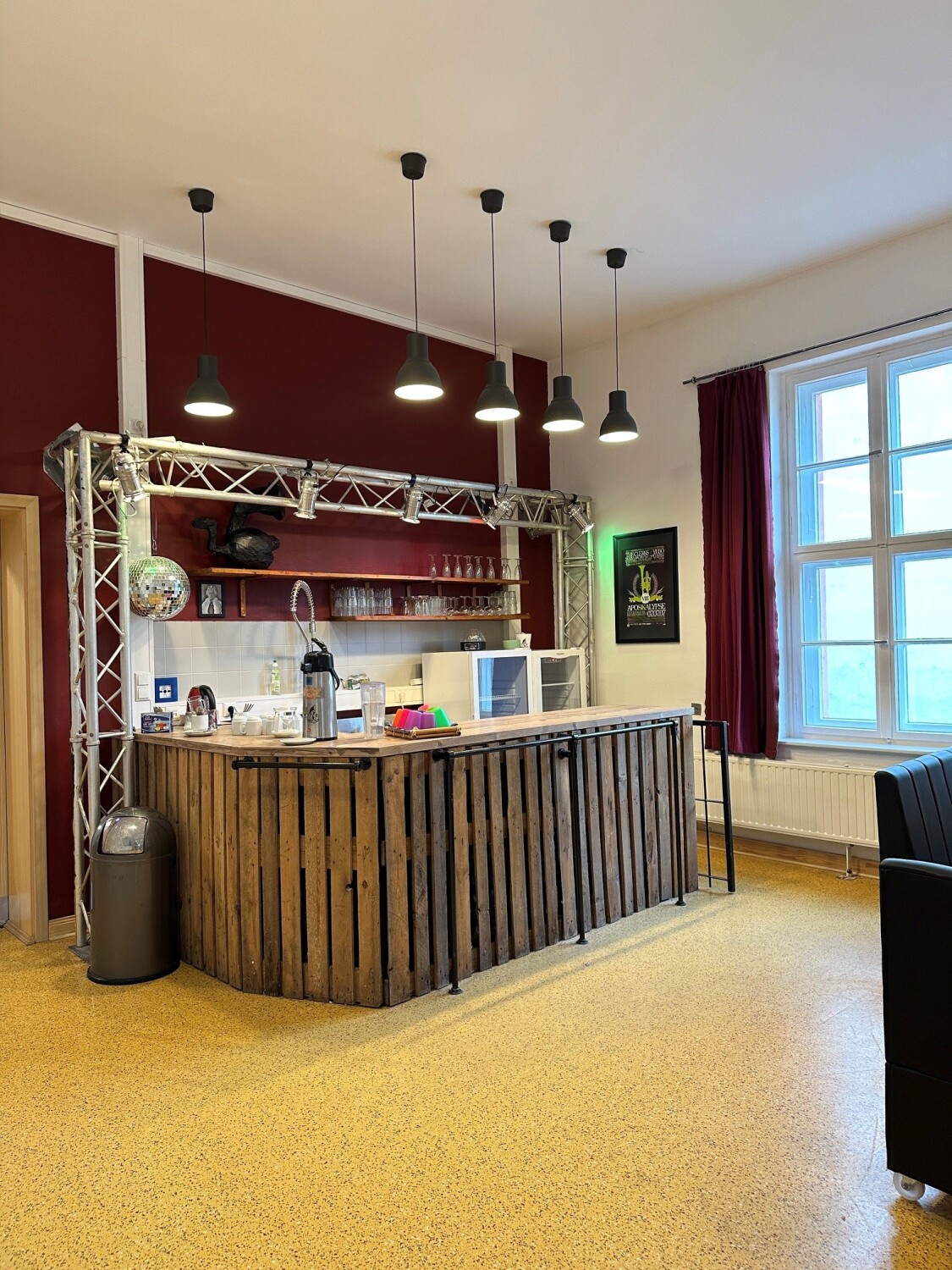 Bar in der Jugendfreizeiteinrichtung WK 14