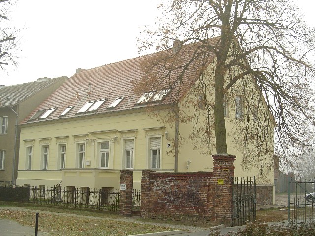 Dorfplatz 3