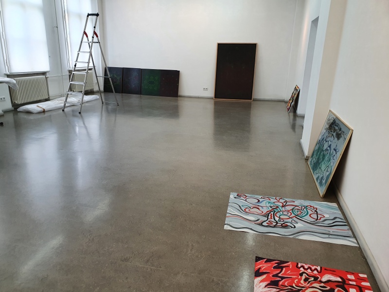 Kunstwerke der Ausstellung LA PRIMAVERA in der Galerie Alte Schule Adlershof
