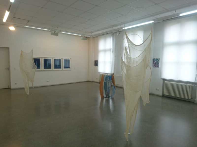 Kunstwerke der Ausstellung LA PRIMAVERA in der Galerie Alte Schule Adlershof