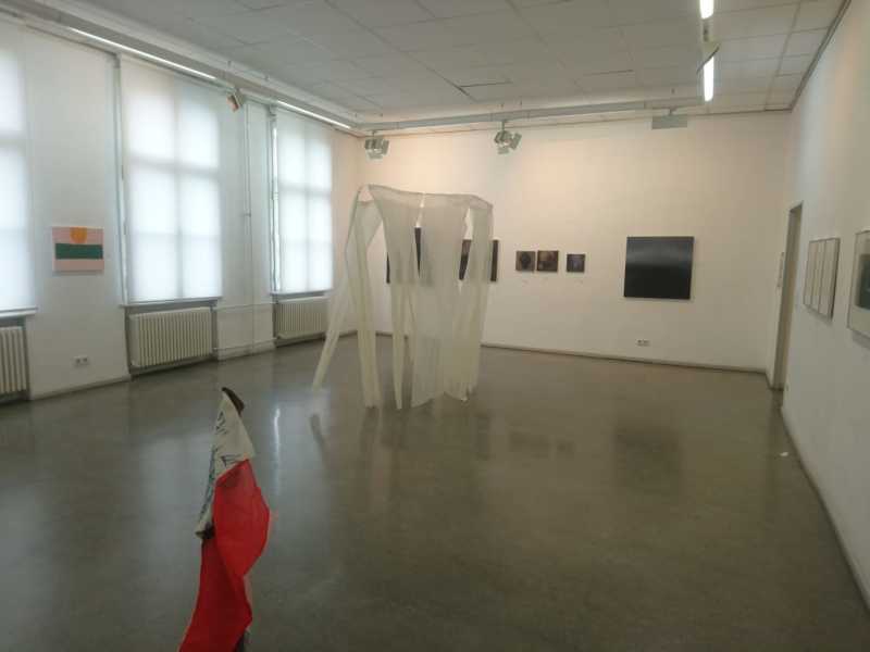 Kunstwerke der Ausstellung LA PRIMAVERA in der Galerie Alte Schule Adlershof