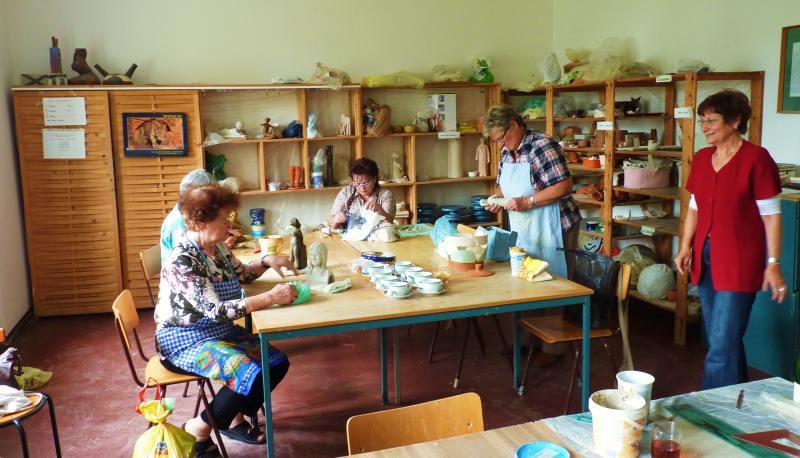 Schutzhülle - in der Werkstatt: Selbsthilfegruppe Keramik