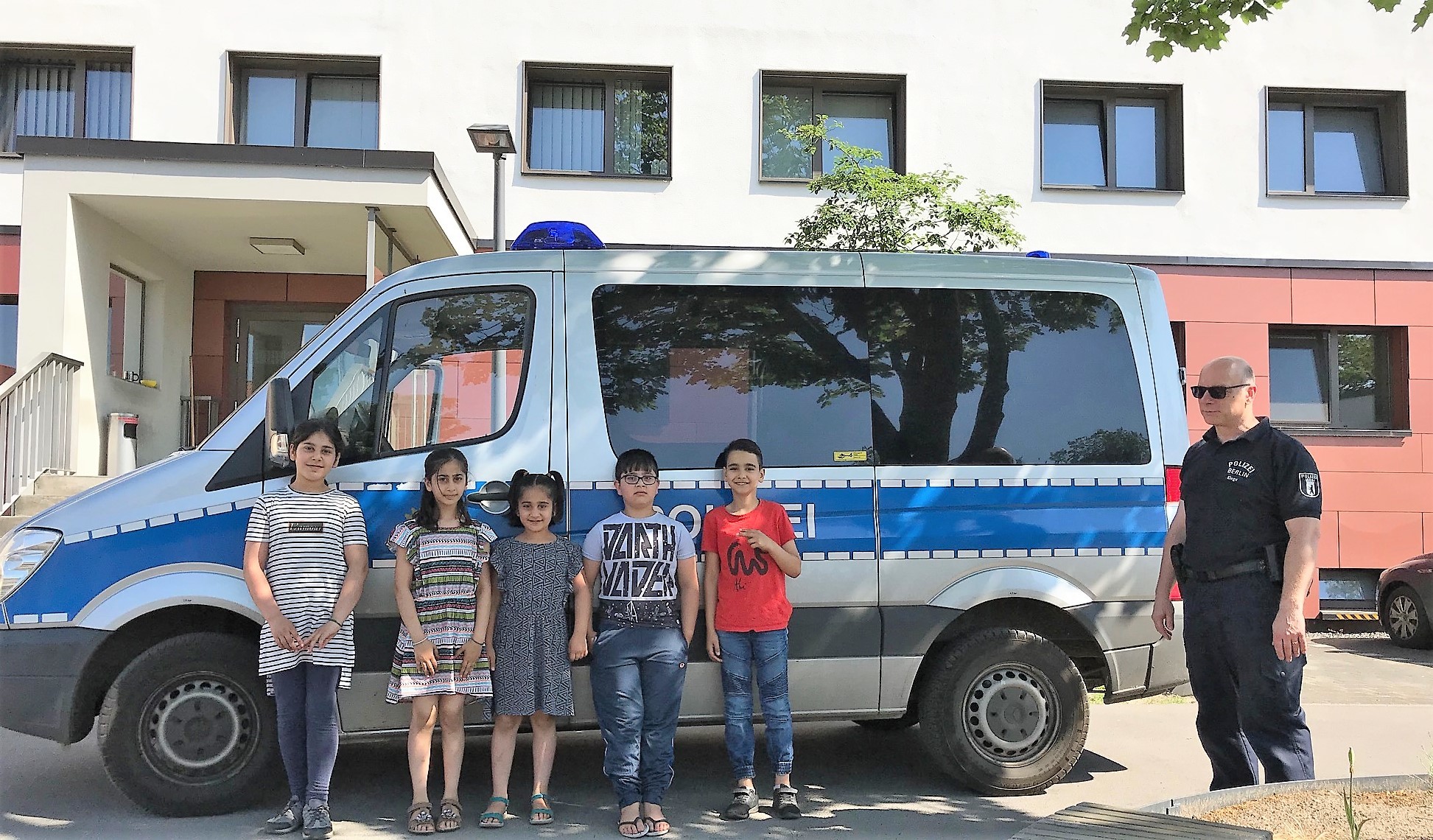 Kinderbesuch bei der Polizei