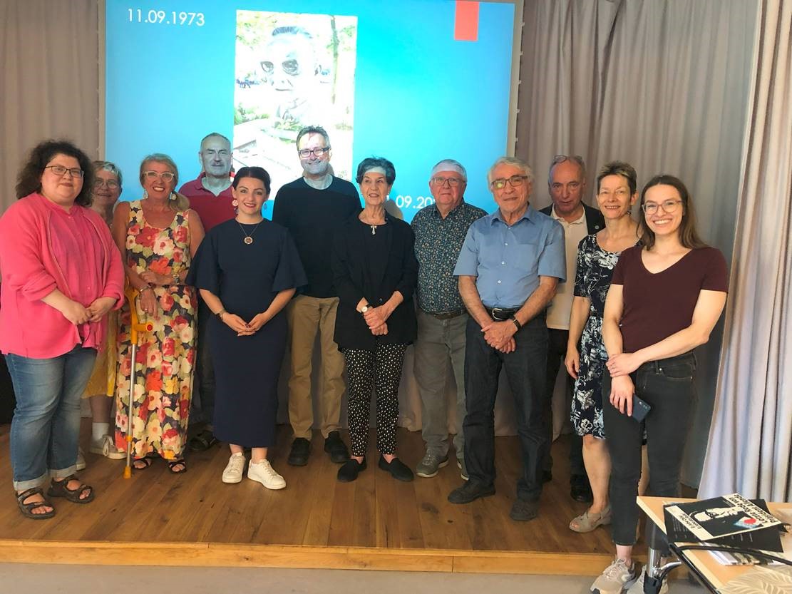 Isabell Allende gemeinsam mit Mitgliedern des Heimatverein Köpenick e.V.