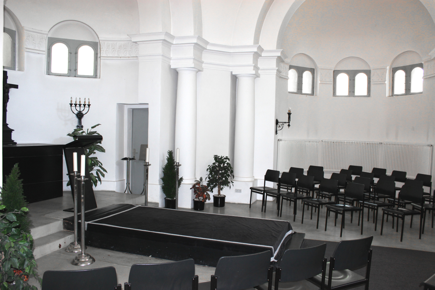 Friedhof Altglienicke Feierhalle innen