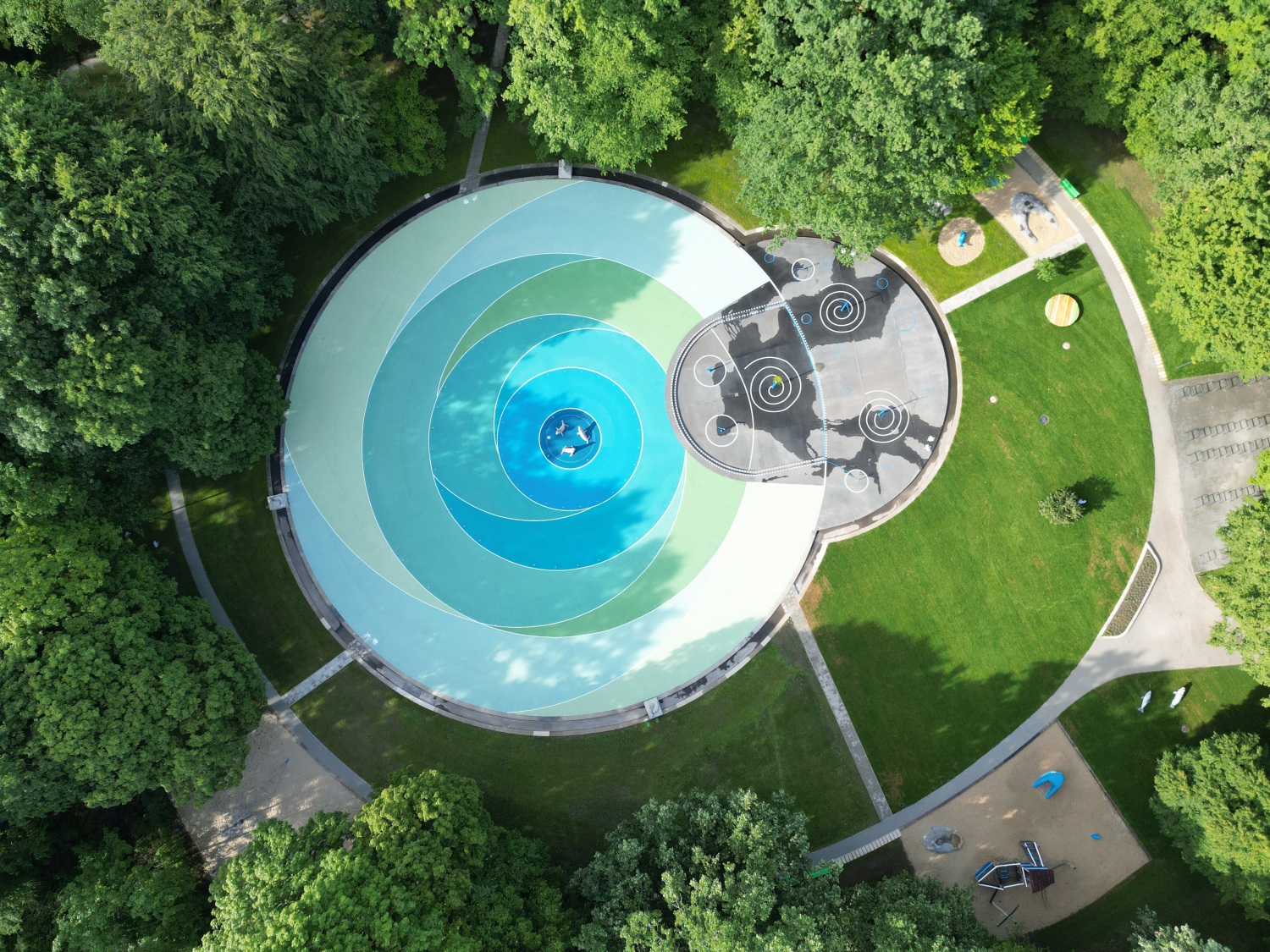 Wasserspielplatz Plansche von oben aus Vogelperspektive