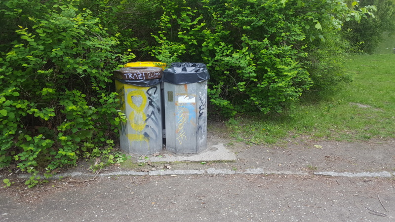 Treptower Park, Mobiliar, vereinzelt stand noch eine Bank