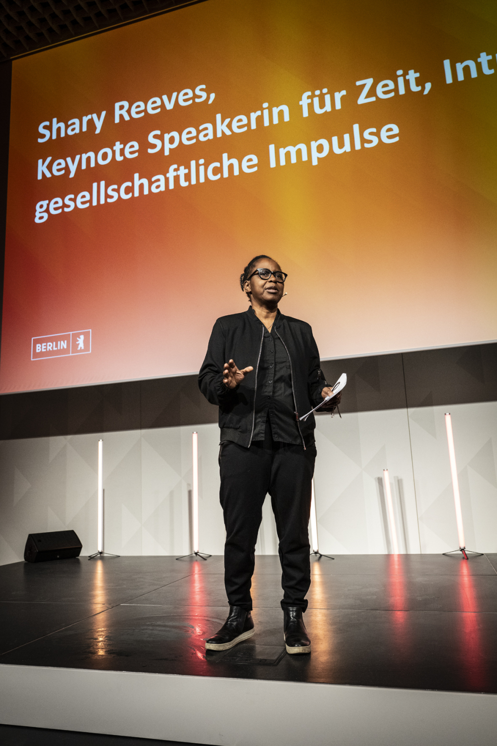 Speakerin Shary Reeves sprach in ihrer Keynote über die Macht des gesellschaftlichen Engagements