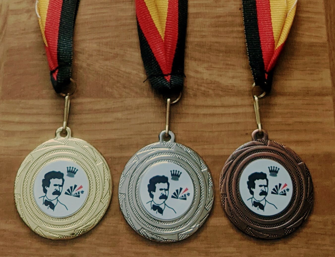 Medaillen in Gold, Silber und Bronze
