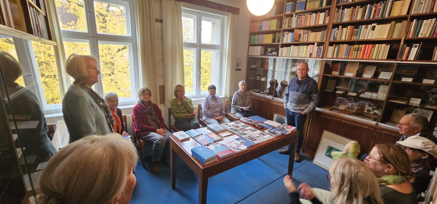 Literaturstammtisch zu Besuch im Anna-Seghers-Museum