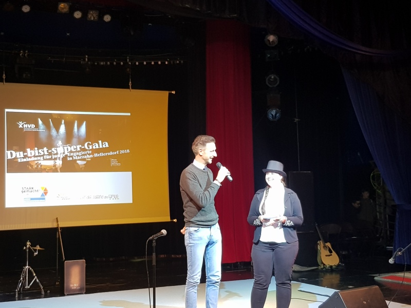 Vivian und Gordon Lemm stehen auf der Bühne